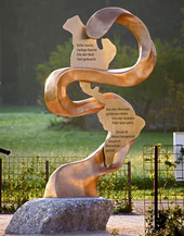 Skulptur Amerika am Franz Xaver Gruber Friedensweg. Foto: © Gruber Hans